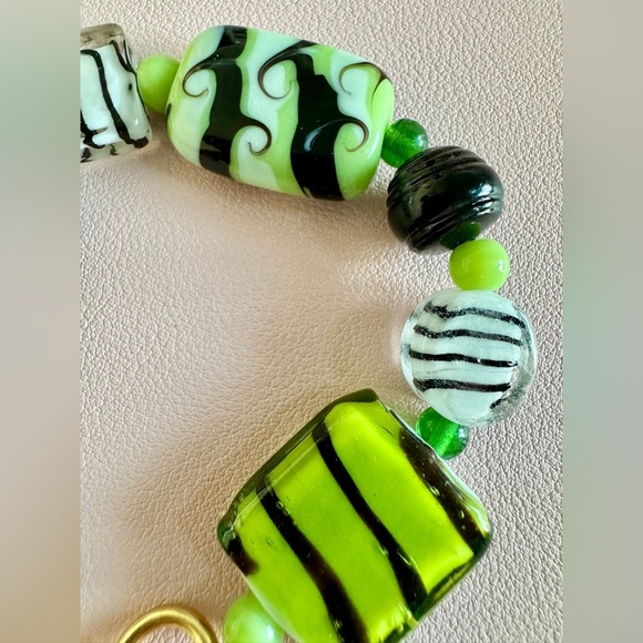 New Halloween Green & Black Glass Beaded Bracelet w/ Ghost Charm 8” - Boo Basket - Picture 4 of 5